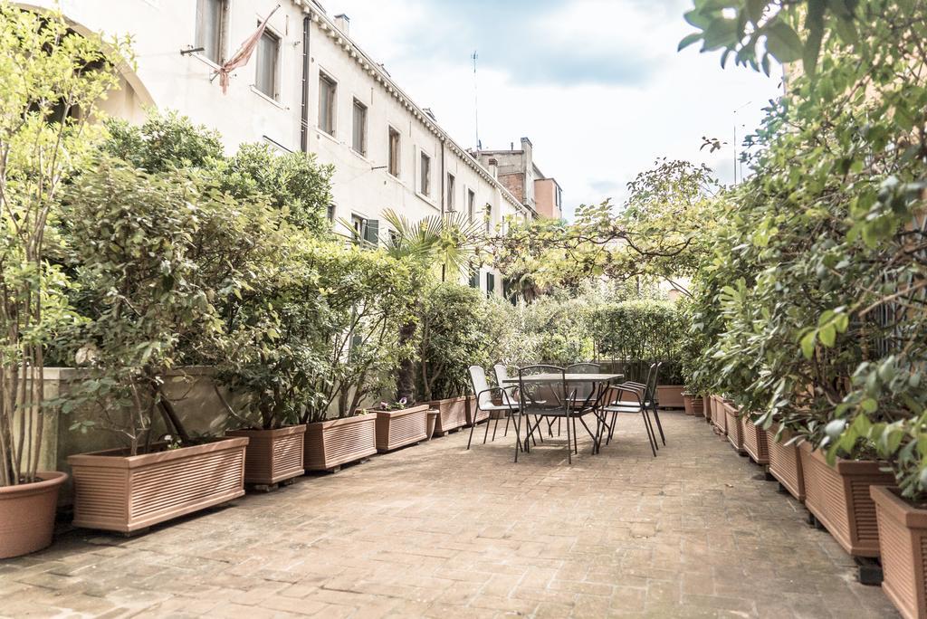 Accademia Terrazza Apartment Veneţia Exterior foto